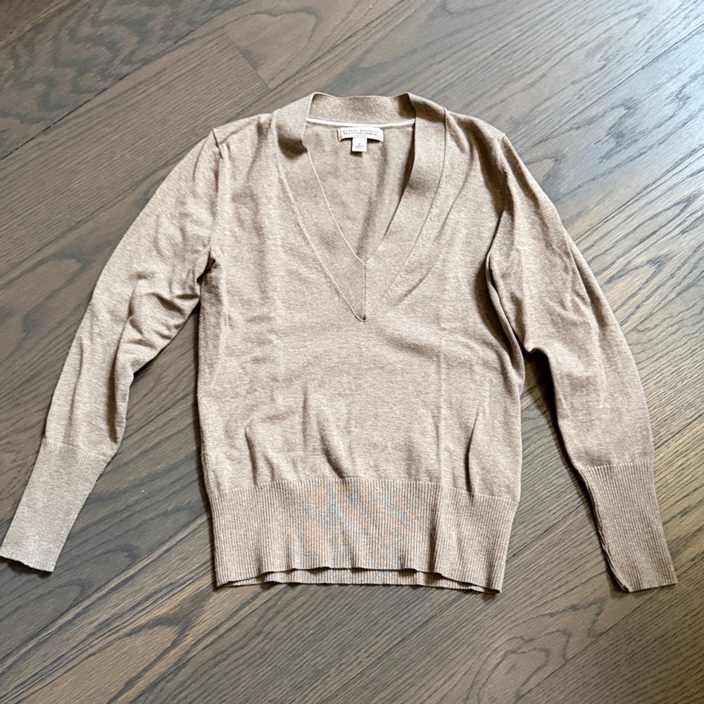 Banana Republic Women's V-Neck Silk-Cotton-Cashmere Sweater - Taupe, size S